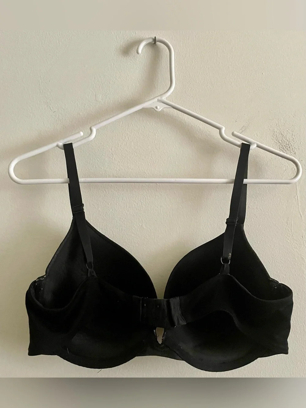 🚦 Black T-Shirt Bra with Light Padding 🚦